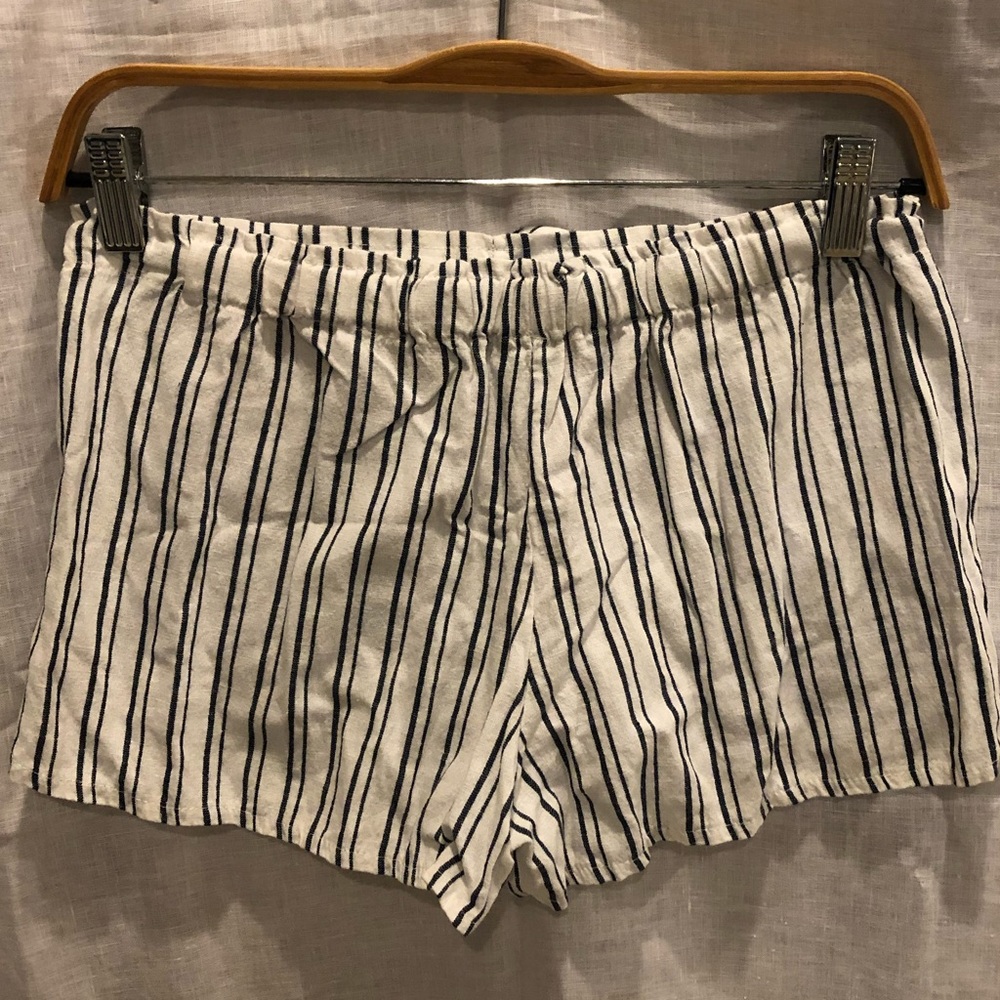 Brandy Melville Shorts - Picture 4 of 6